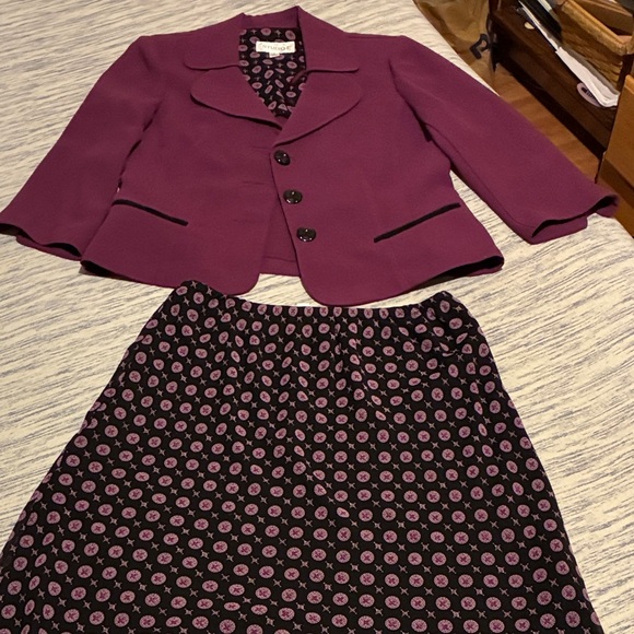 Studio I Plum Blazer  with Black Detailed skirt - Picture 1 of 3